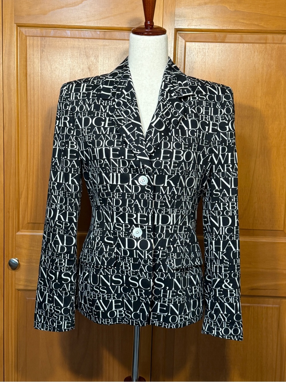 Laurel Vintage Black & Cream Typographic Blazer Jacket Size 36